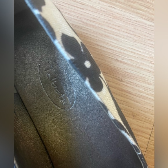 Talbots white and black flats - Picture 3 of 5